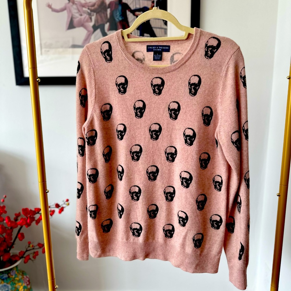 Chelsea & Theodore skull sweater